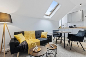 Modern Apartment Free Off Road Parking King Bed Suite 9